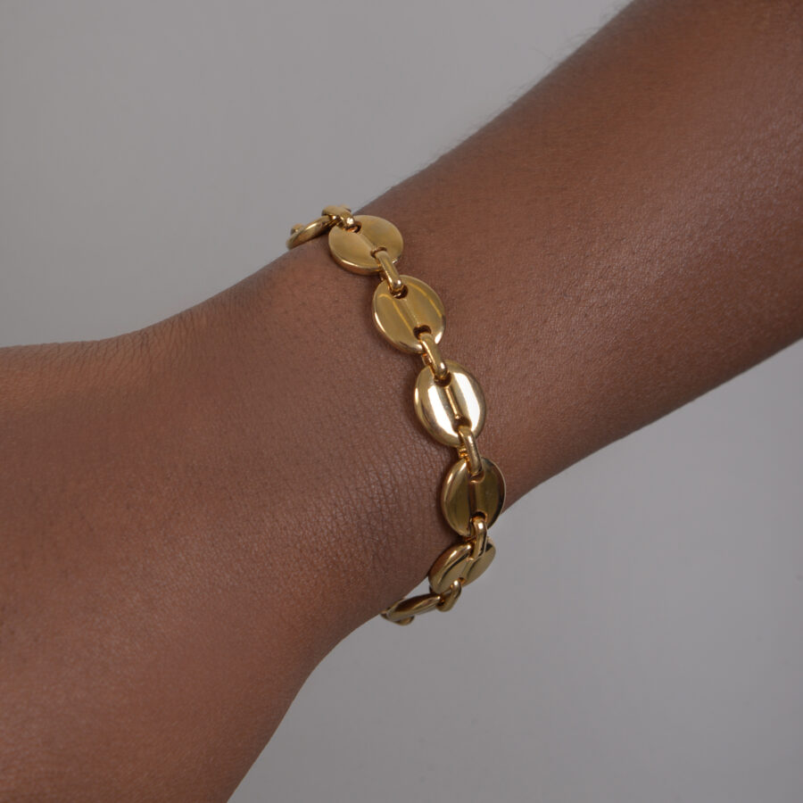 gucci link bracelet gold stainless steel waterproof minimal jewellery on black skin girl